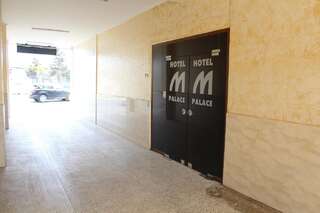 Отель M-Palace Hotel Батуми Стандартный четырехместный номер-9