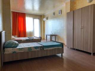 Отель M-Palace Hotel Батуми Стандартный трехместный номер-26